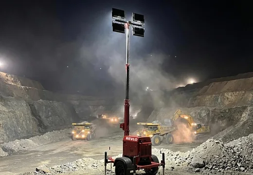 Torre de iluminação para obras de saneamento